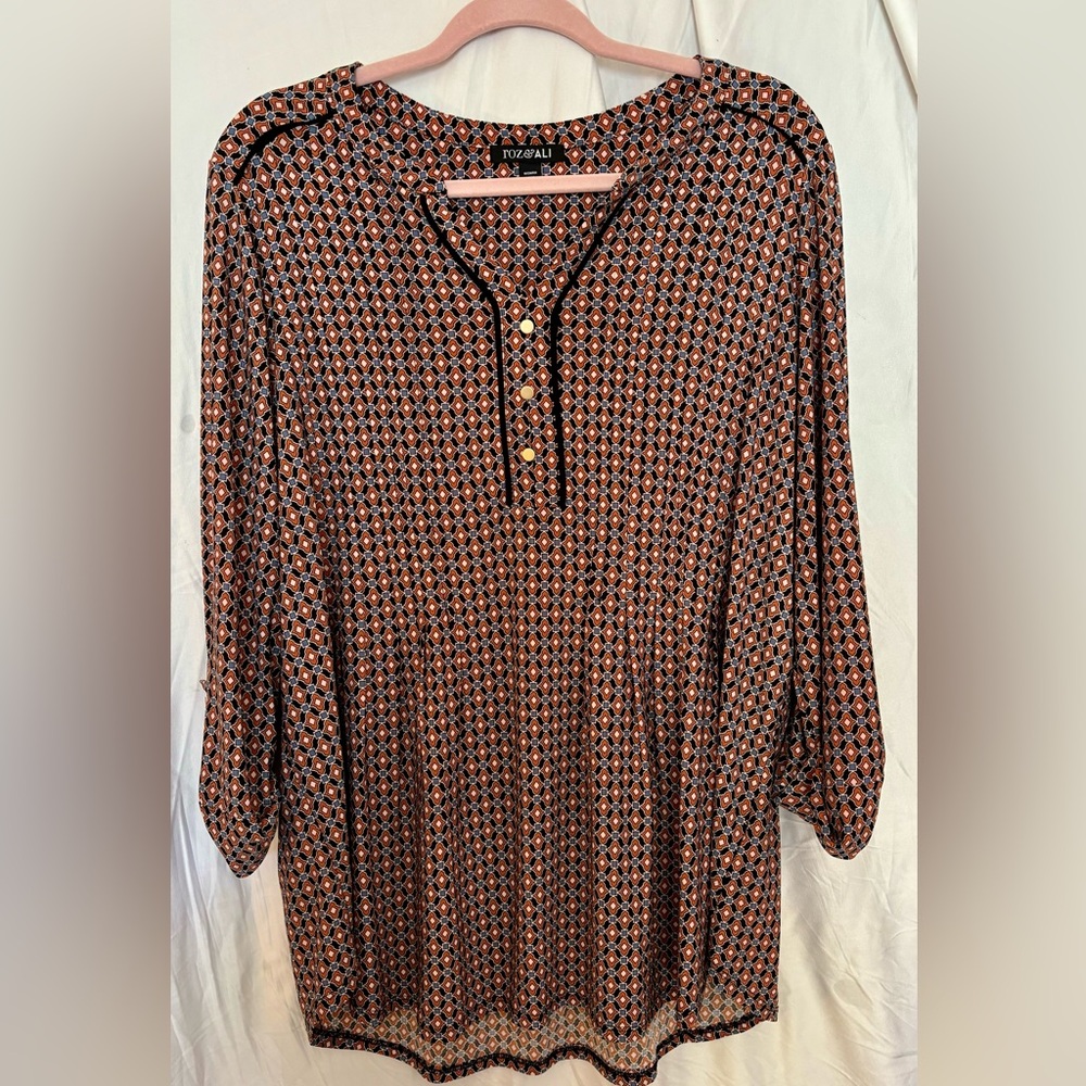 Roz and Ali geometric print tunic style top